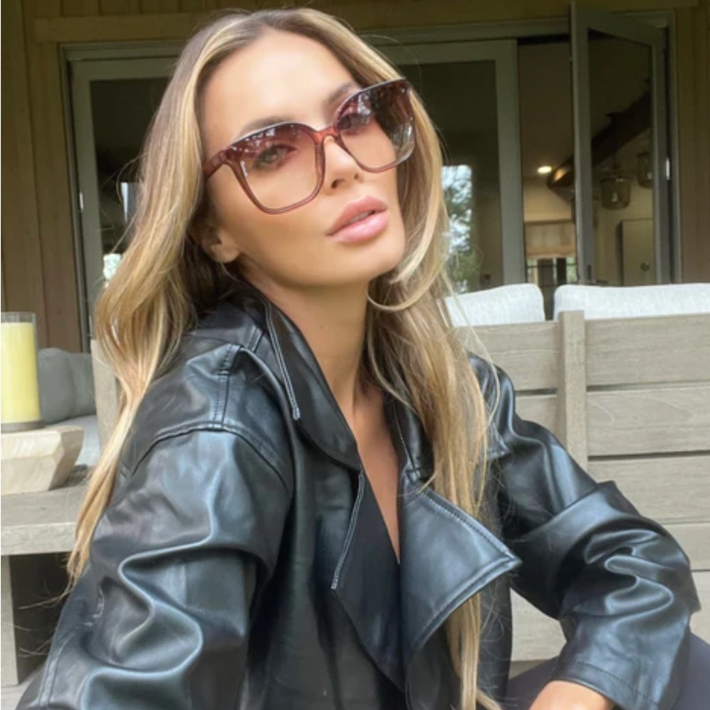 Oversized Tortoiseshell Women's Sunglasses - Fashion Accessory